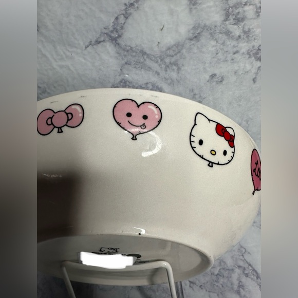 Hello Kitty Valentine's LOVE Bowl - Picture 5 of 5